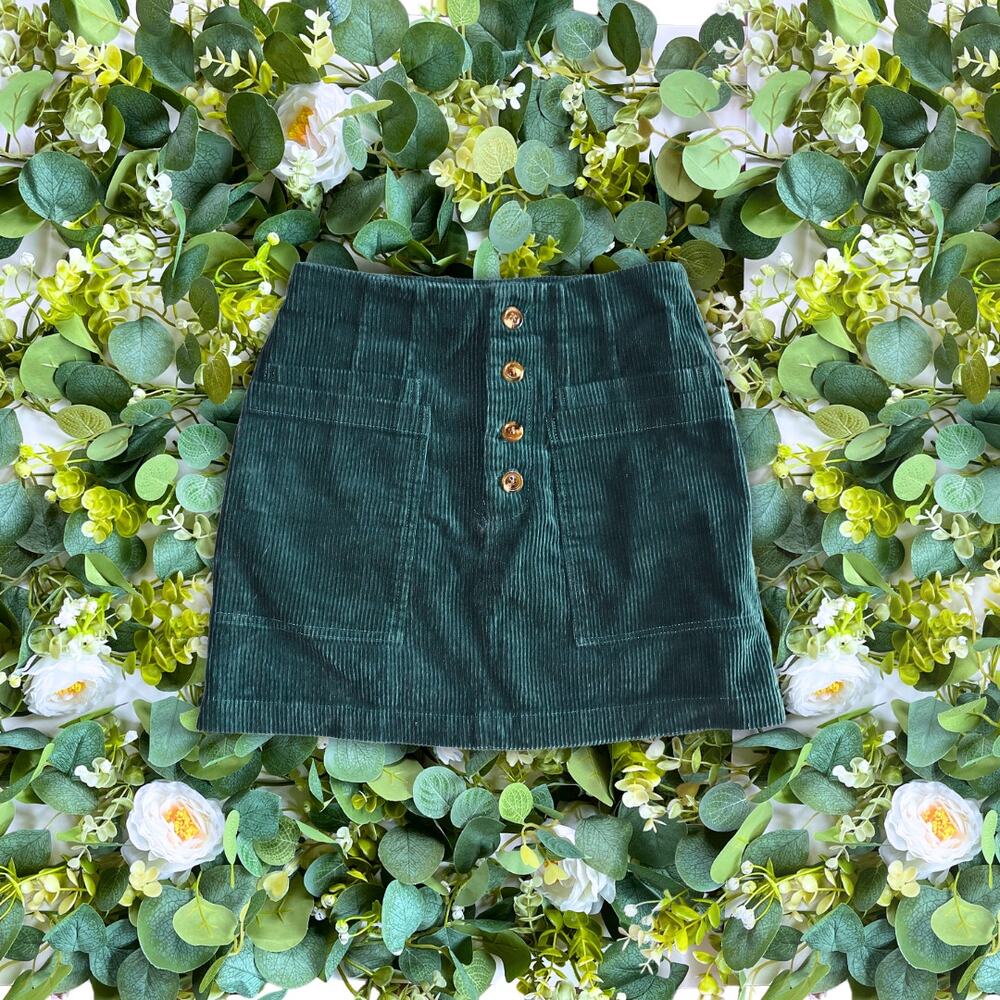 Women's Forever 21 Dark Green Corduroy Mini Skirt with Front Pockets Size Small